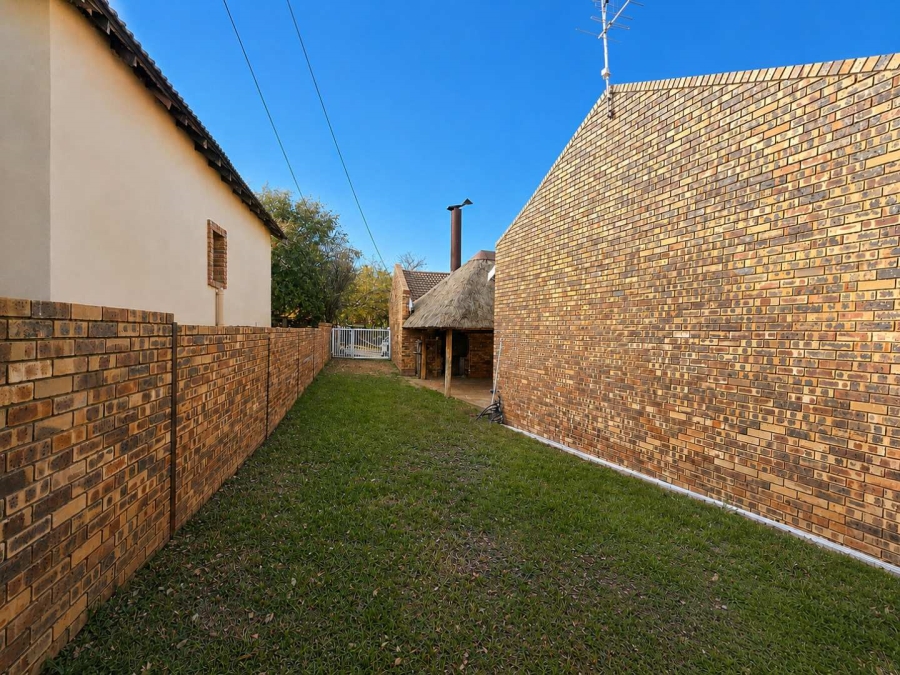 3 Bedroom Property for Sale in Pentagon Park Free State